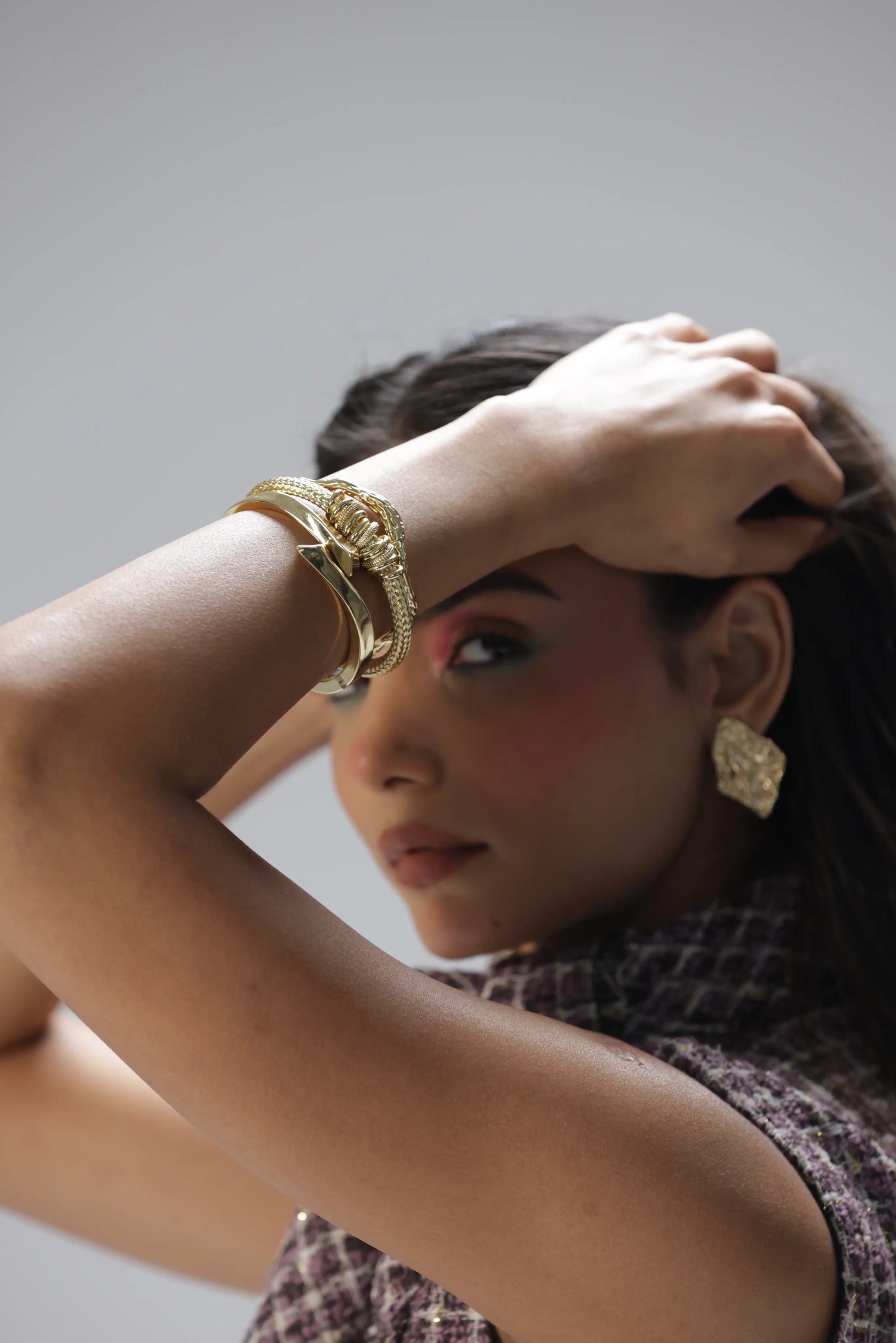 Gold Mesh Cuff Bracelet with Interlocking Ring Accents – Modern Open-Ended Adjustable Design, Textured Detailing, and Contemporary Statement Jewelry for Everyday Elegance