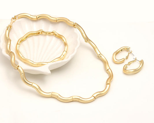 Gold-Plated Wavy Necklace, Hoop Earrings, and Ring Set – Minimalist Modern Jewelry for Everyday Elegance