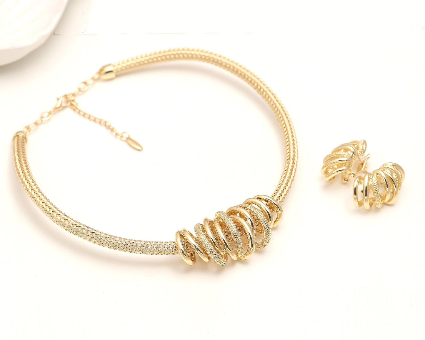 Gold-Plated Statement Choker Necklace with Stacked Ring Detailing and Matching Earrings – Contemporary Jewelry Set