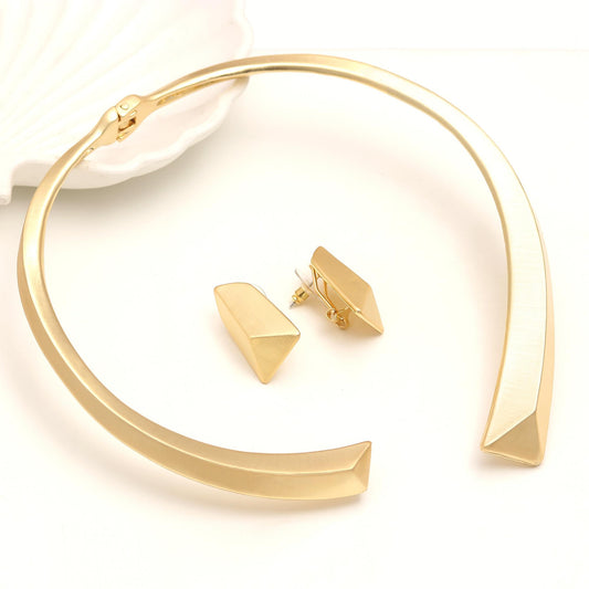 Minimalist Gold-Plated Geometric Collar Necklace with Matching Stud Earrings – Modern Statement Jewelry Set
