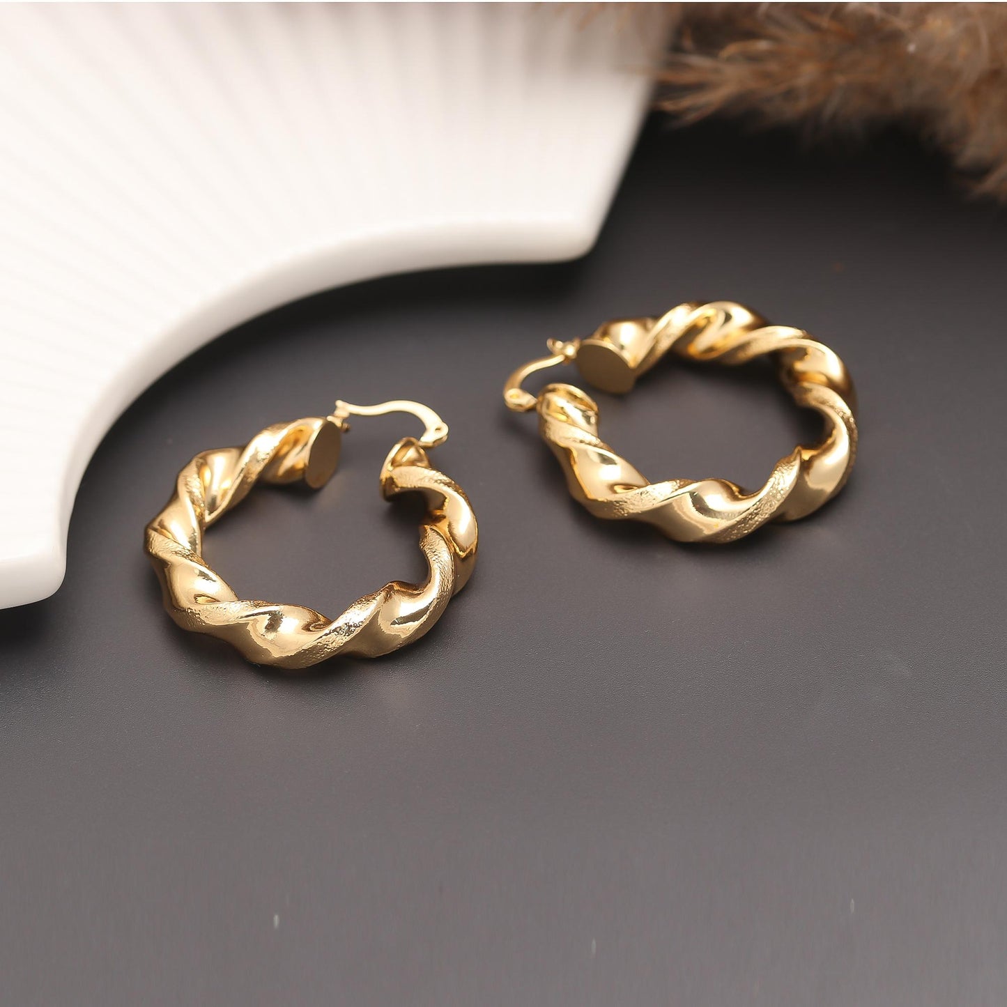 Gold-Plated Twisted Hoop Earrings with Dual-Tone Gold and Silver Accents for Modern Elegance and Everyday Versatility