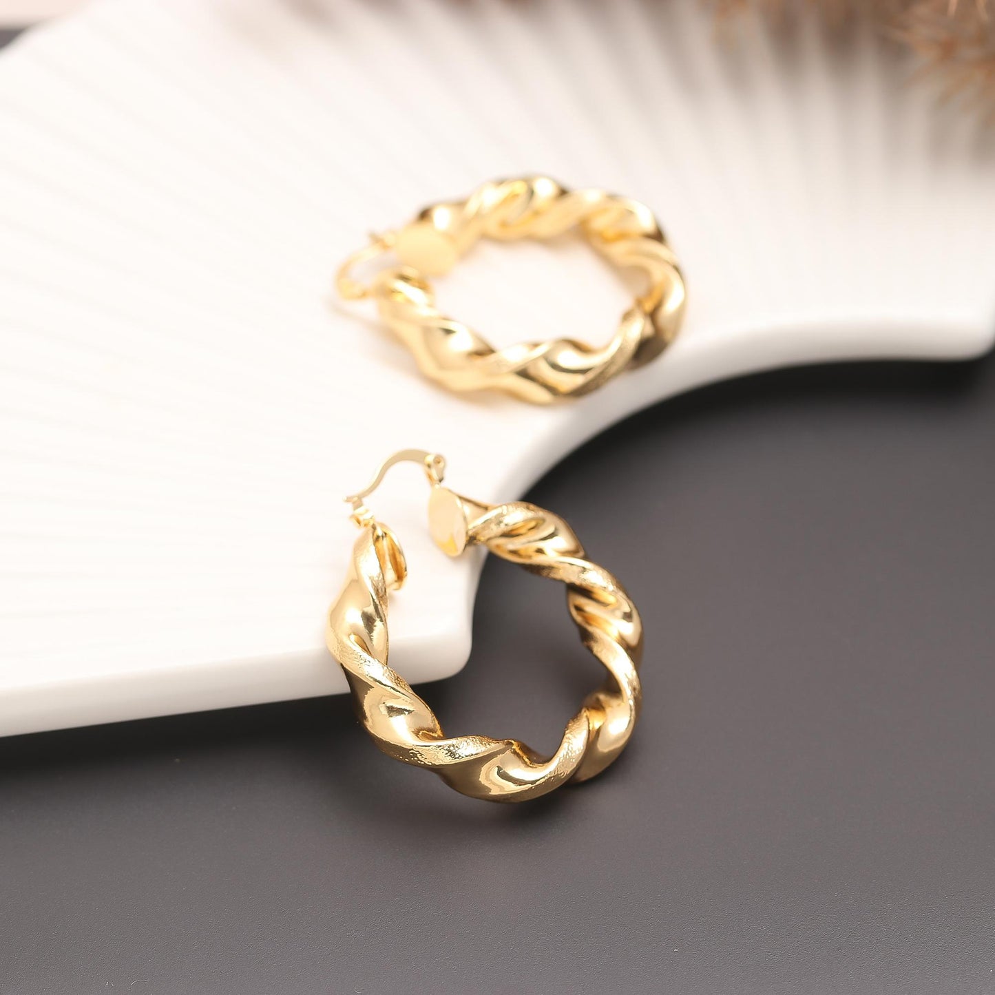 Gold-Plated Twisted Hoop Earrings with Dual-Tone Gold and Silver Accents for Modern Elegance and Everyday Versatility