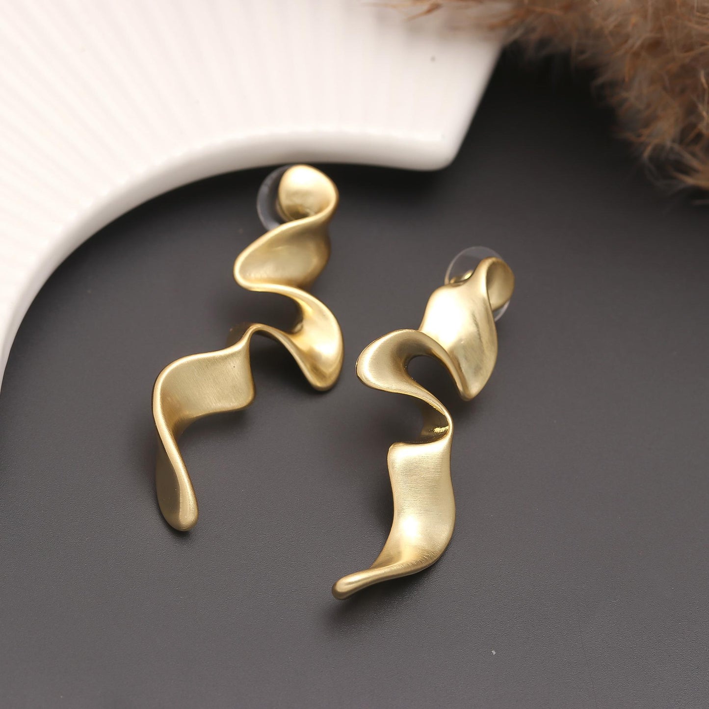 Gold-Plated Fluid Wave Dangling Earrings with Organic Curves and Modern Minimalist Design for Bold Statement Style