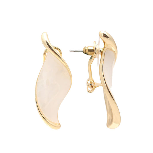 Elegant Gold-Plated Leaf-Shaped Earrings with Pearl Enamel Finish – Timeless Modern Accessory for Everyday and Festive Wear