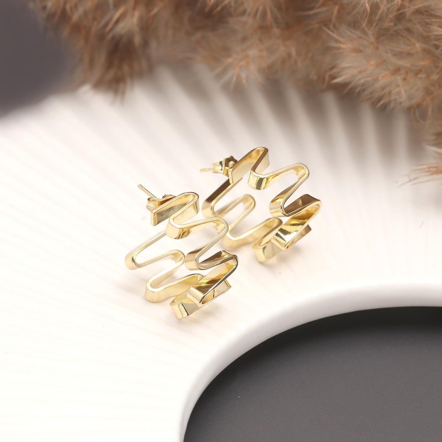 Gold-Plated Zigzag Hoop Earrings with Bold Wavy Silhouette and High-Shine Finish for Contemporary Statement Style