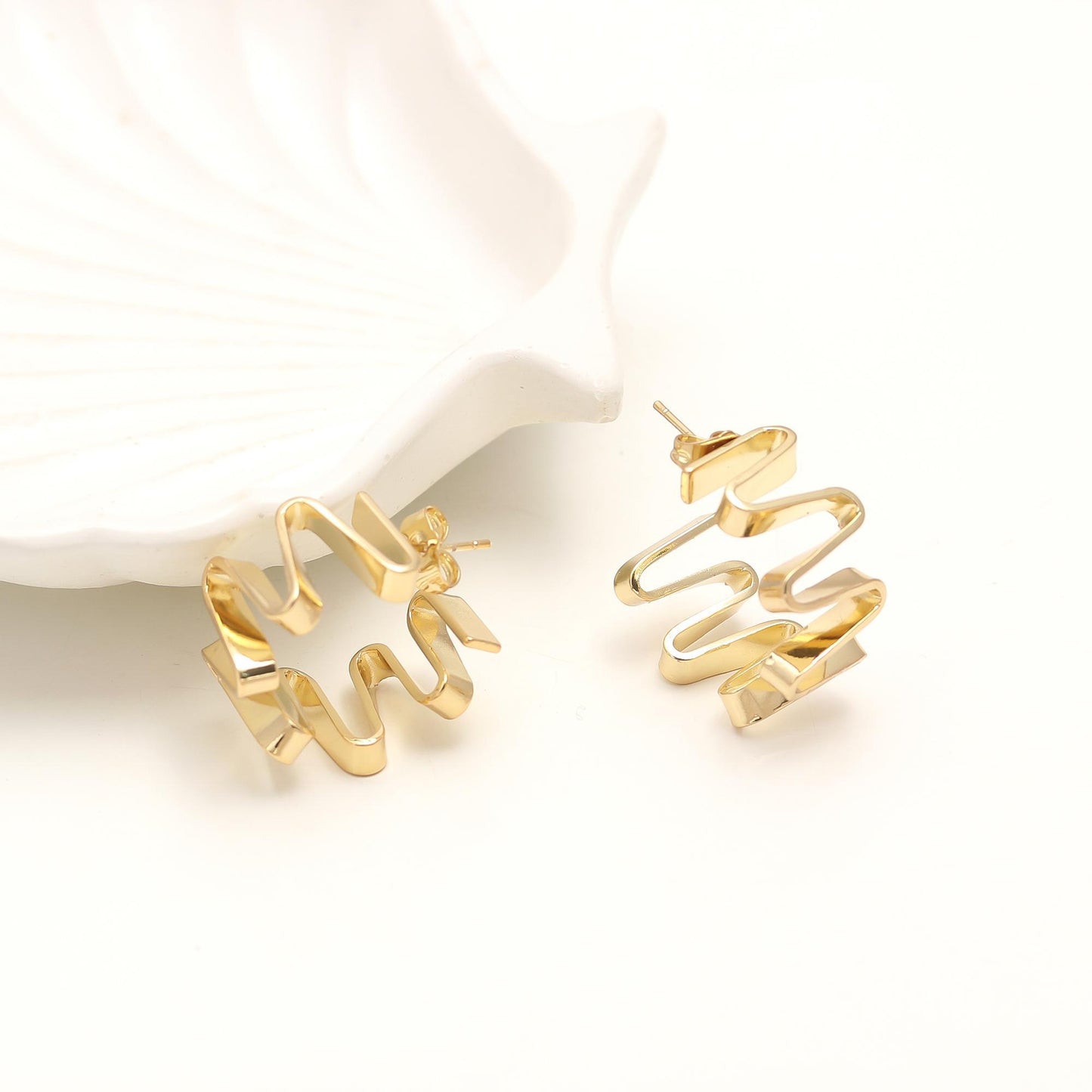 Gold-Plated Zigzag Hoop Earrings with Bold Wavy Silhouette and High-Shine Finish for Contemporary Statement Style