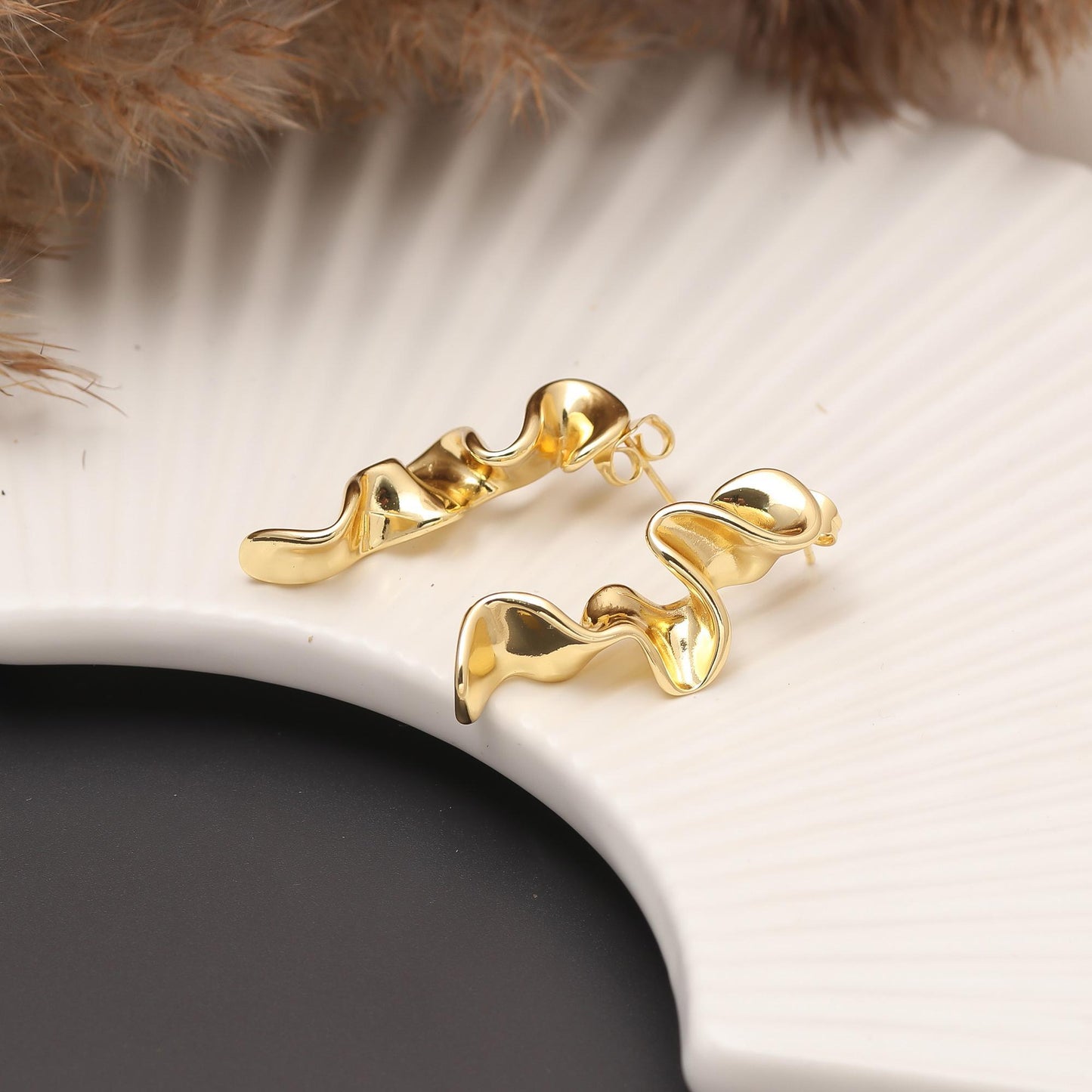 Gold-Plated Fluid Wave Dangling Earrings with Organic Curves and Polished Finish for Bold Contemporary Statement Style