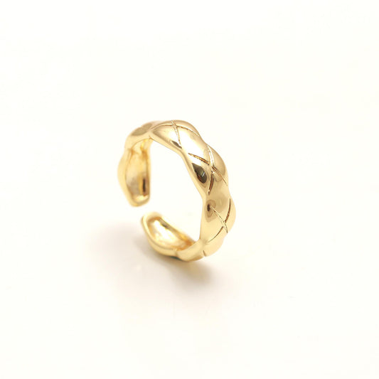 Classic Weave Band Ring with Polished Gold Finish and Subtle Quilted Pattern | Everyday Timeless Jewelry