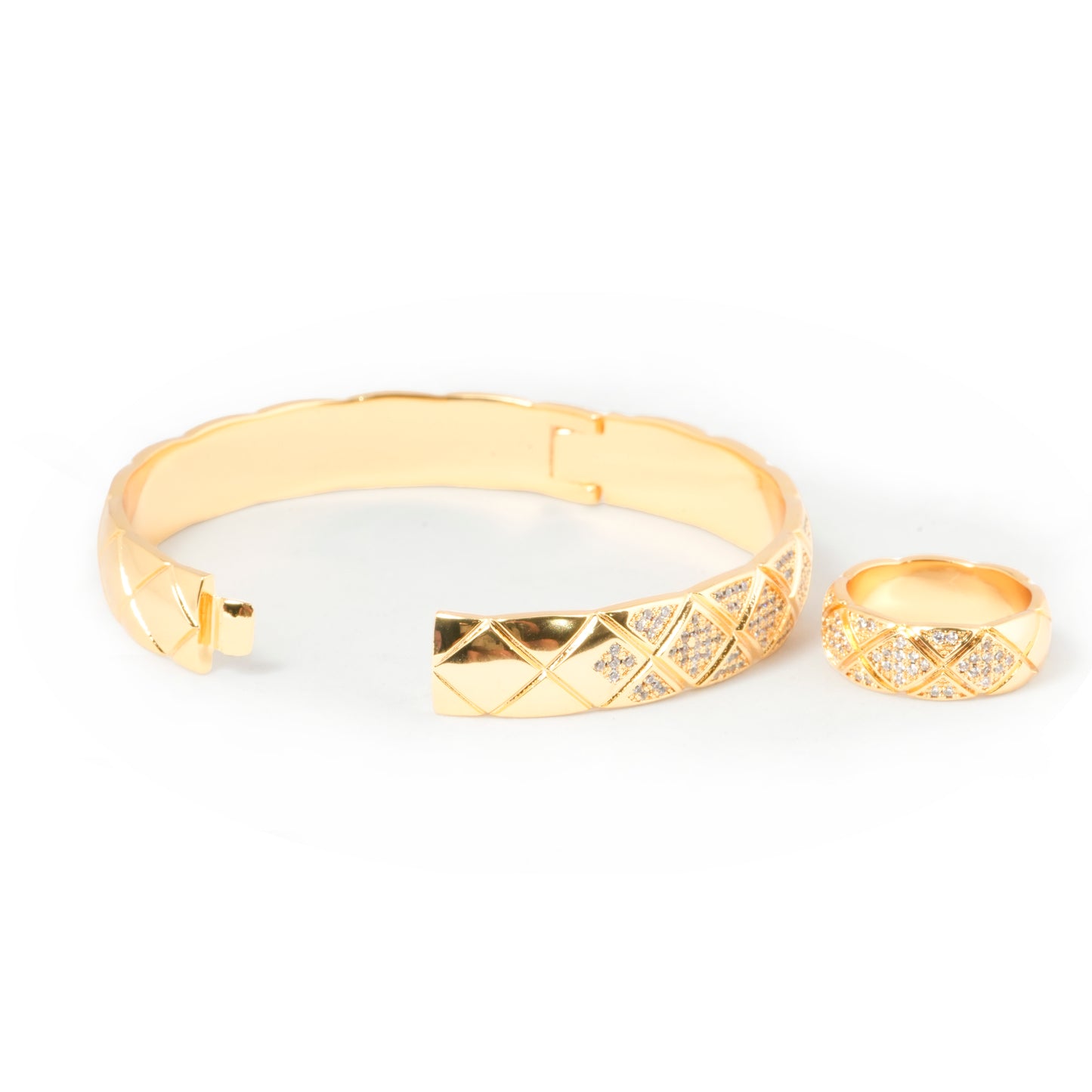 Exquisite Gold Diamond-Cut Geometric Bracelet with Matching Ring Set – Intricate Criss-Cross Design and Sparkling Stone Accents for Timeless Elegance