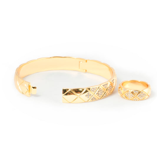 Exquisite Gold Diamond-Cut Geometric Bracelet with Matching Ring Set – Intricate Criss-Cross Design and Sparkling Stone Accents for Timeless Elegance