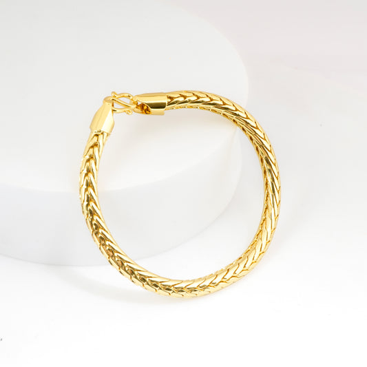 Classic Gold Woven Chain Bracelet with Bold Braided Texture and Secure Clasp | Timeless Statement Jewelry for Everyday Sophistication and Festive Charm