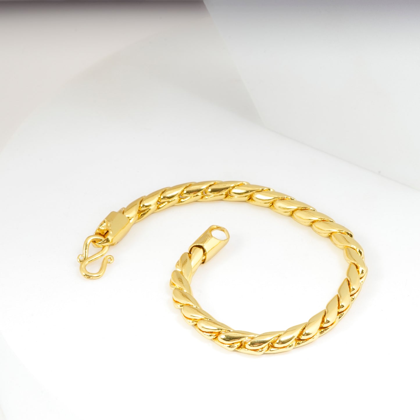 Heavy Gold-Plated Link Bracelet with Bold Polished Finish | Classic Statement Jewelry for Men and Women