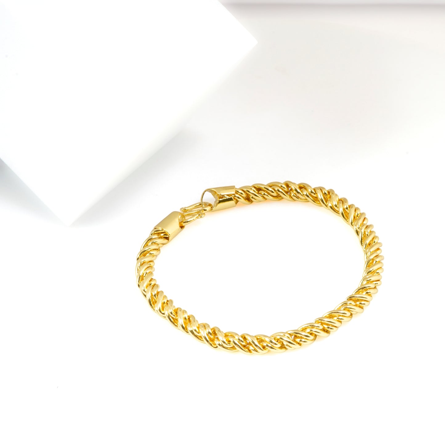 Classic Rope Chain Bracelet in Polished Gold Tone | Bold and Timeless Everyday Jewelry