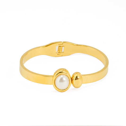 Pearl Jewelry Set with Bracelet, Necklace, Earrings and Ring | Classic White Pearl Design | Complete Jewelry Box for Women