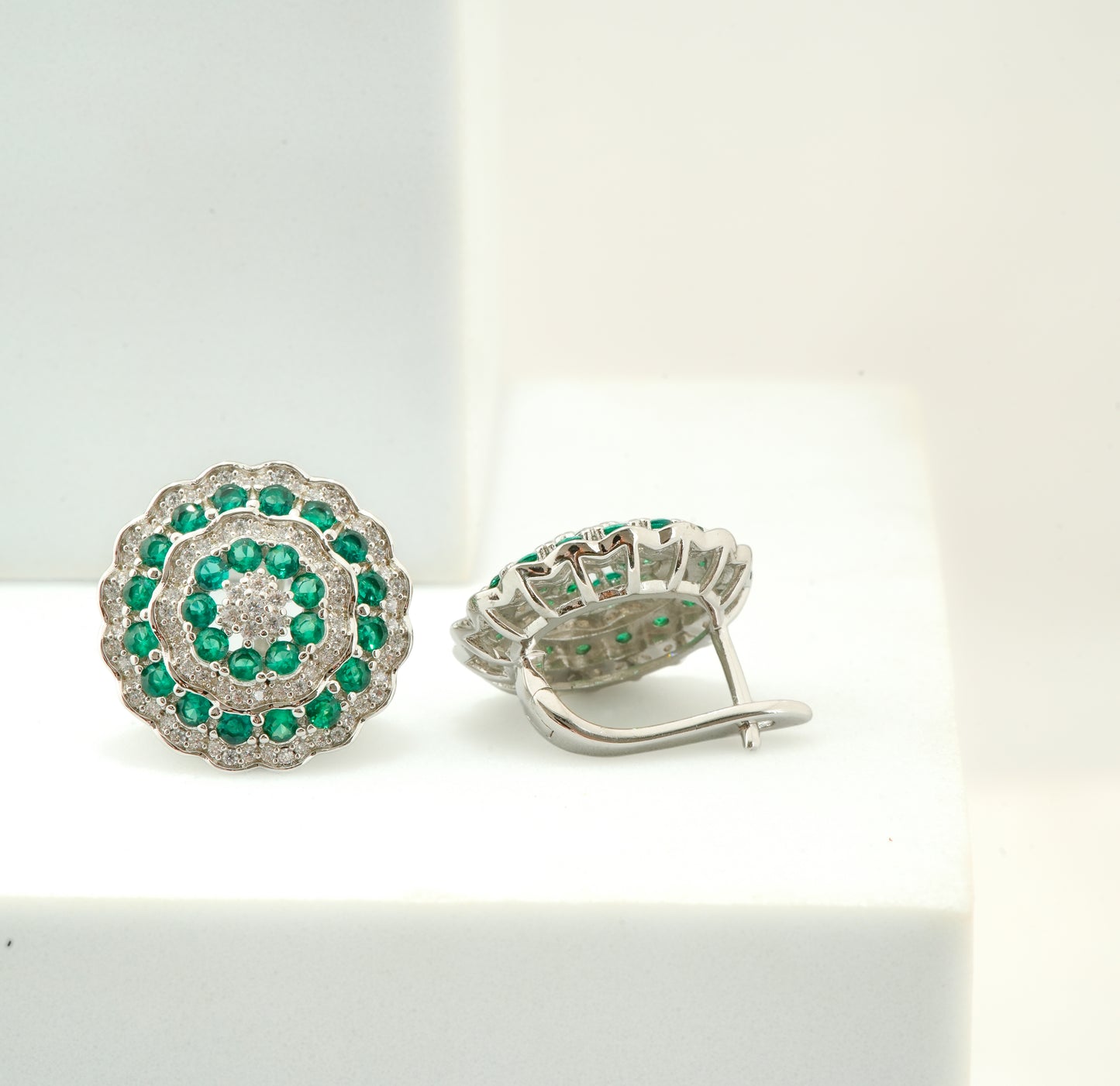 Silver-Plated Circular Stud Earrings with Emerald Green and Diamond-Like Concentric Detailing