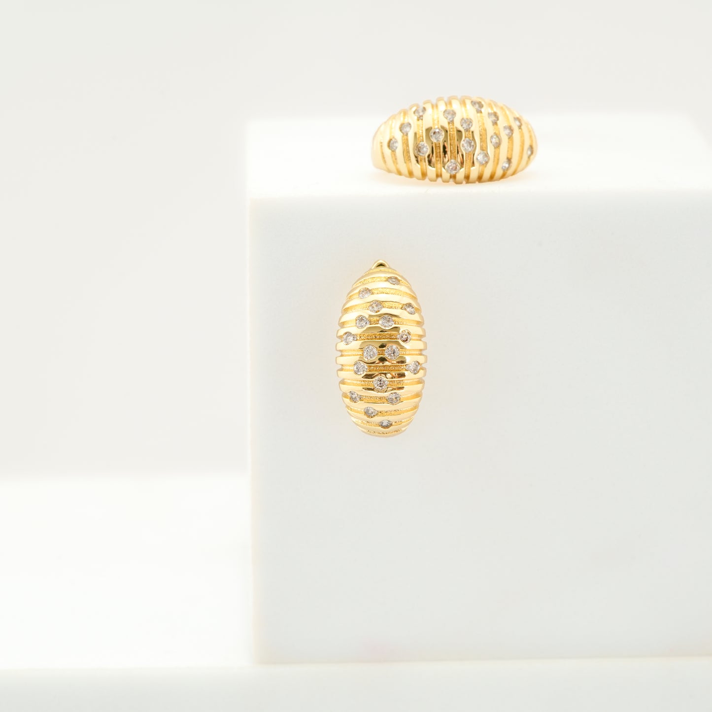 Gold-Plated Striped Half-Hoop Earrings with Diamond-Accented Detailing for Classic Everyday Sophistication