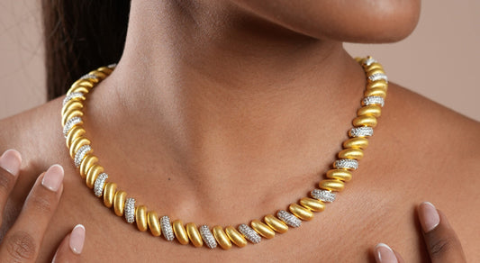 Gold-Plated Beaded Necklace with Alternating Matte & Stone-Studded Design – Elegant Statement Jewelry