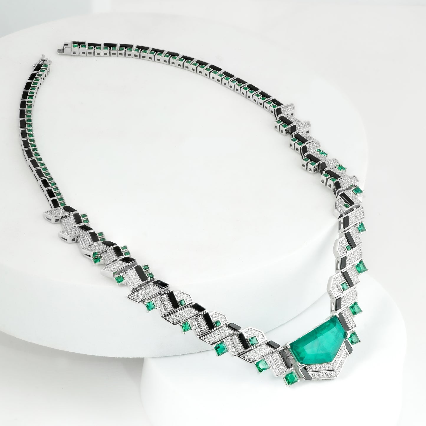 Emerald Majesty Statement Necklace – Geometric Diamond & Enamel Detailing