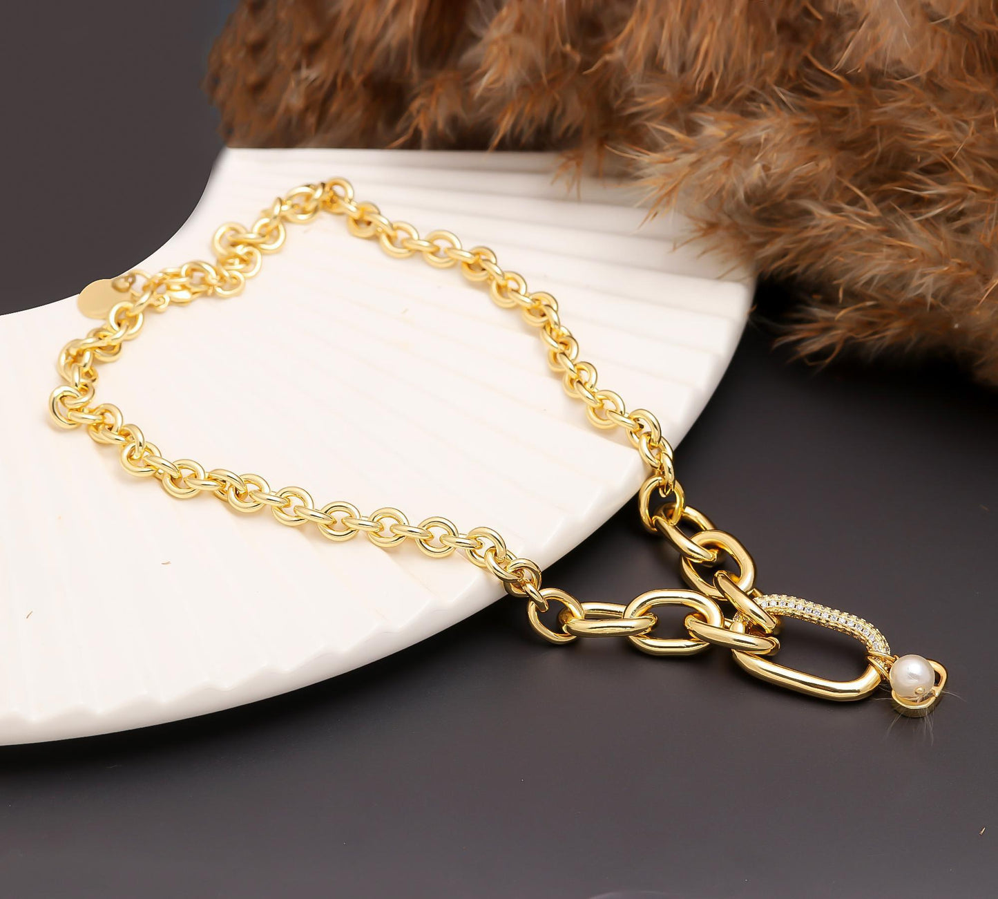 Chic Aura Chain