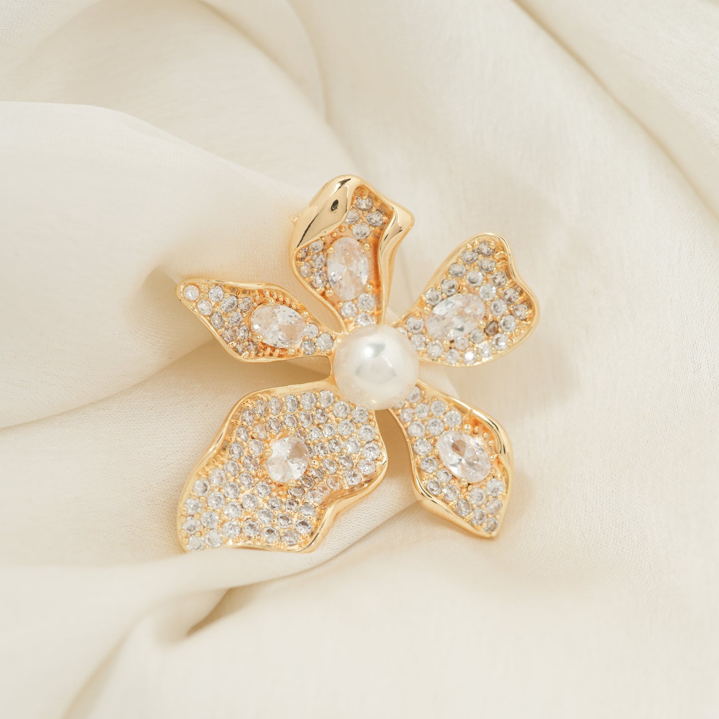 Sparkling Pearl Flower Brooch