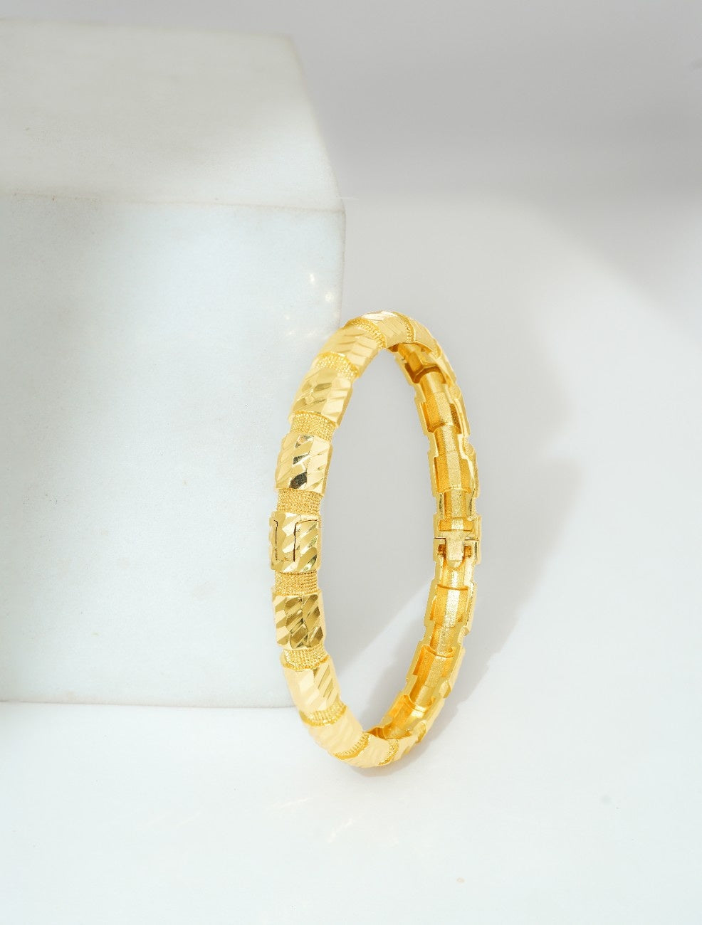 Kiara Textured Chunky Kada