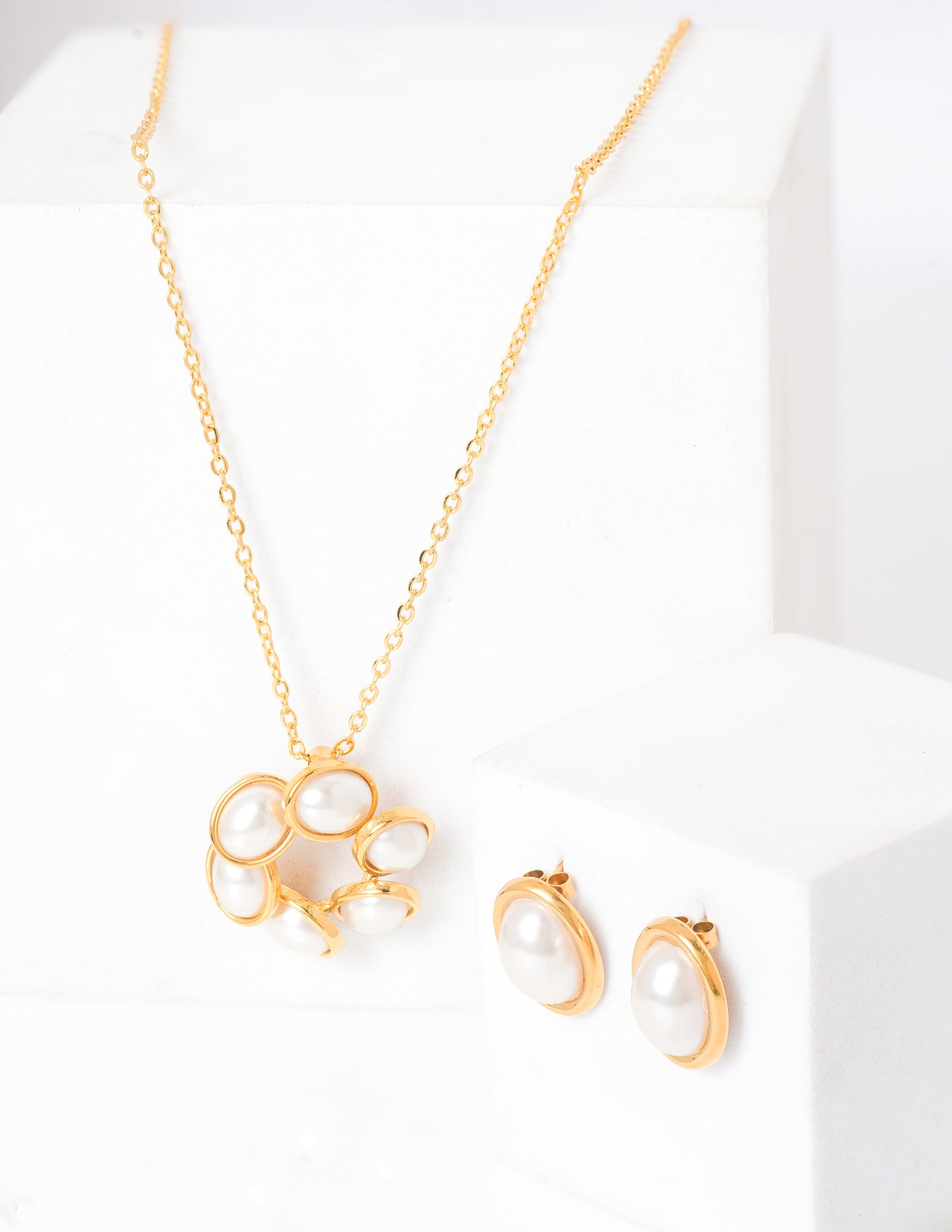 Pure elegance jewellery set