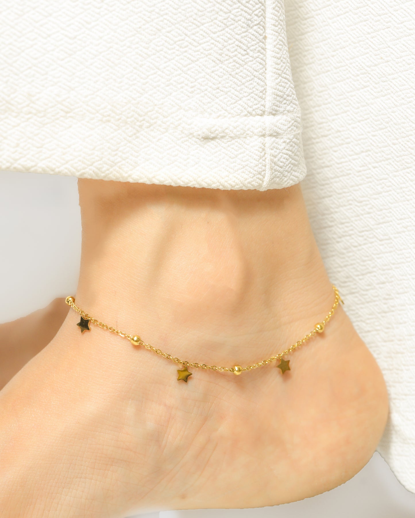 Celestial Dangle Star Charm Anklet in Gold Tone – Delicate Chain Anklet with Mini Star Pendants & Bead Detailing for Everyday Elegance