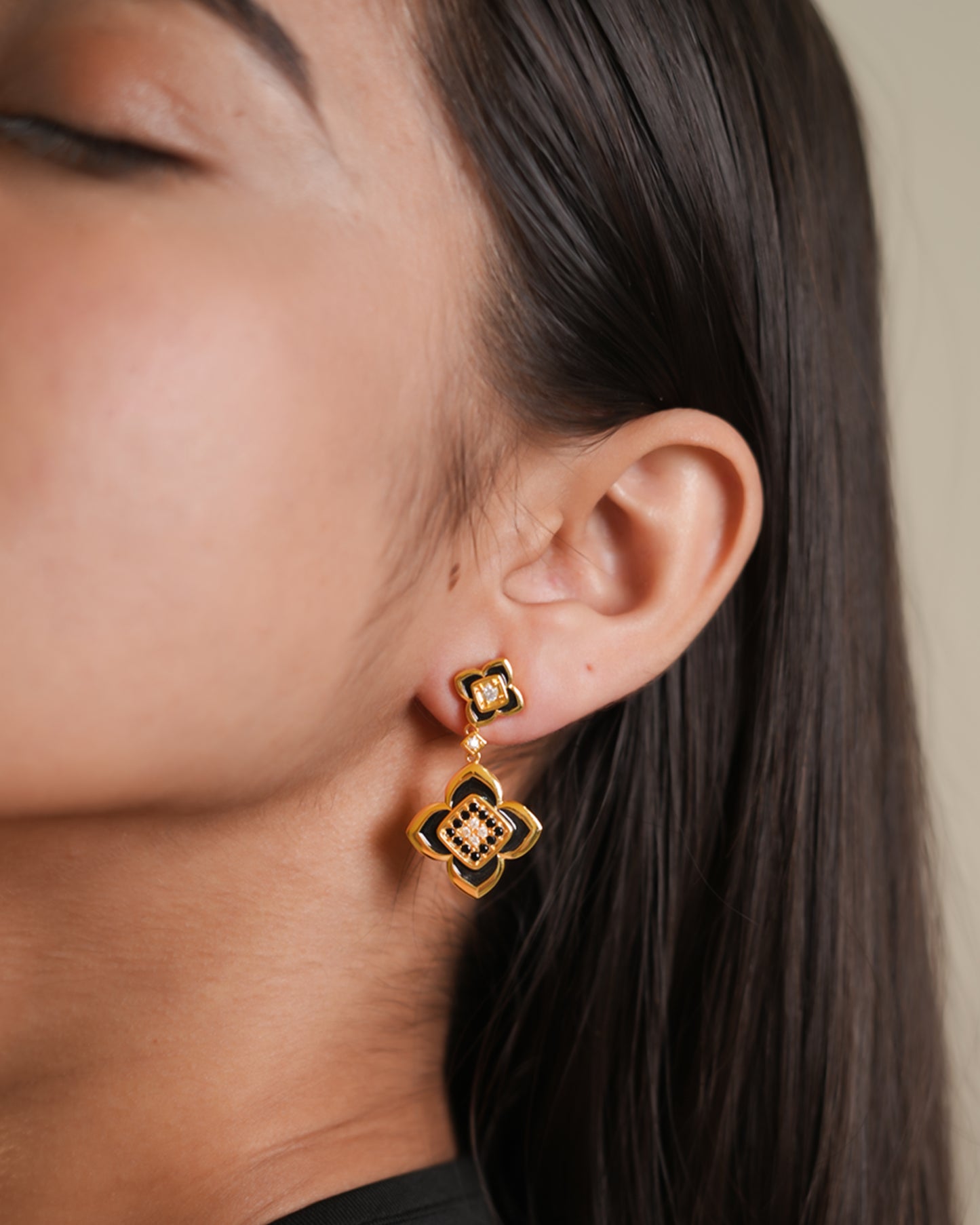 Luxurious Gold-Plated Floral Drop Earrings with Black Enamel Accents and Sparkling Stone Embellishments for Classic Statement Looks