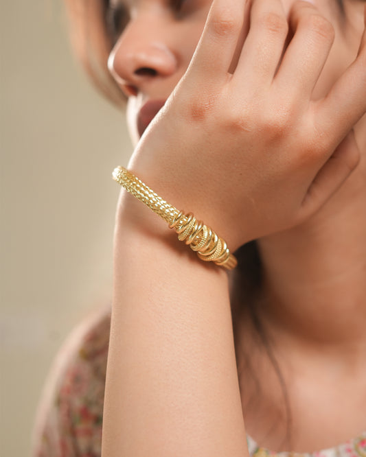 Gold Mesh Cuff Bracelet with Interlocking Ring Accents – Modern Open-Ended Adjustable Design, Textured Detailing, and Contemporary Statement Jewelry for Everyday Elegance