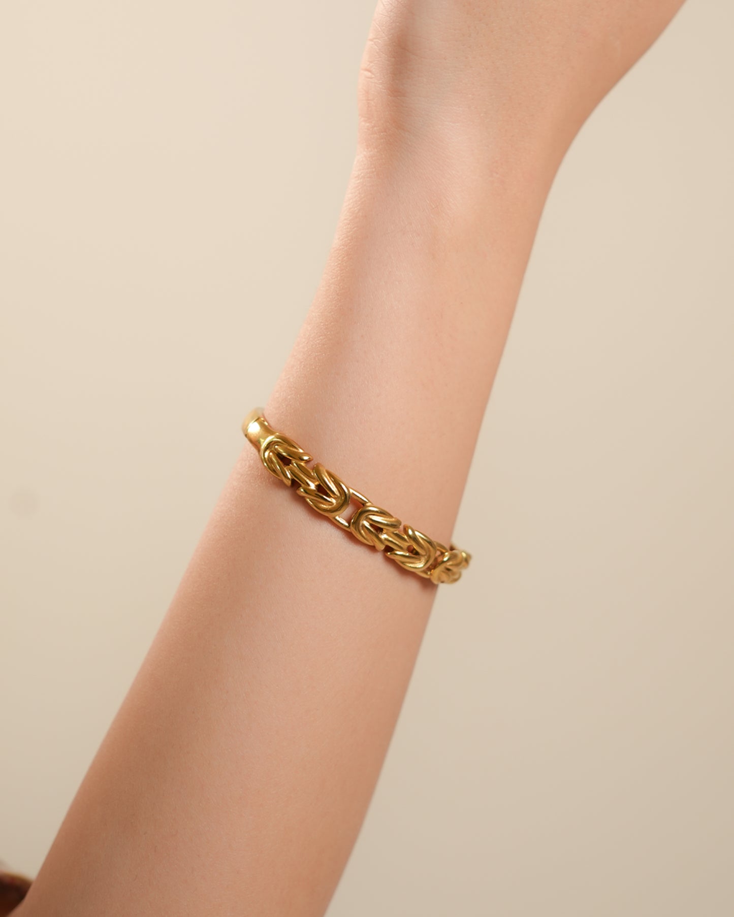 Heirloom Link Gold Bracelet for Women | Intricate Chain-Inspired Design Bangle | Lightweight Daily Wear & Party Jewelry | Elegant Fashion Accessory for Modern Styling