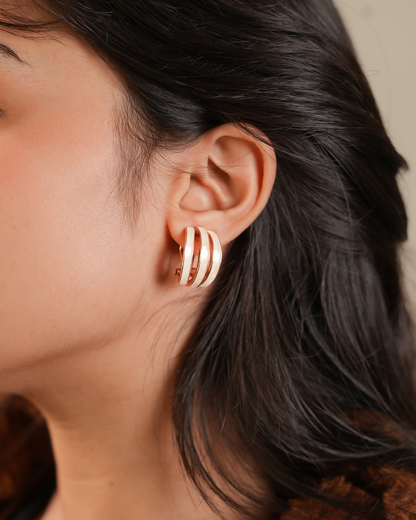 Rose Gold-Plated Cage-Style Hoop Earrings with Openwork Multi-Band Design for Contemporary Bold Elegance