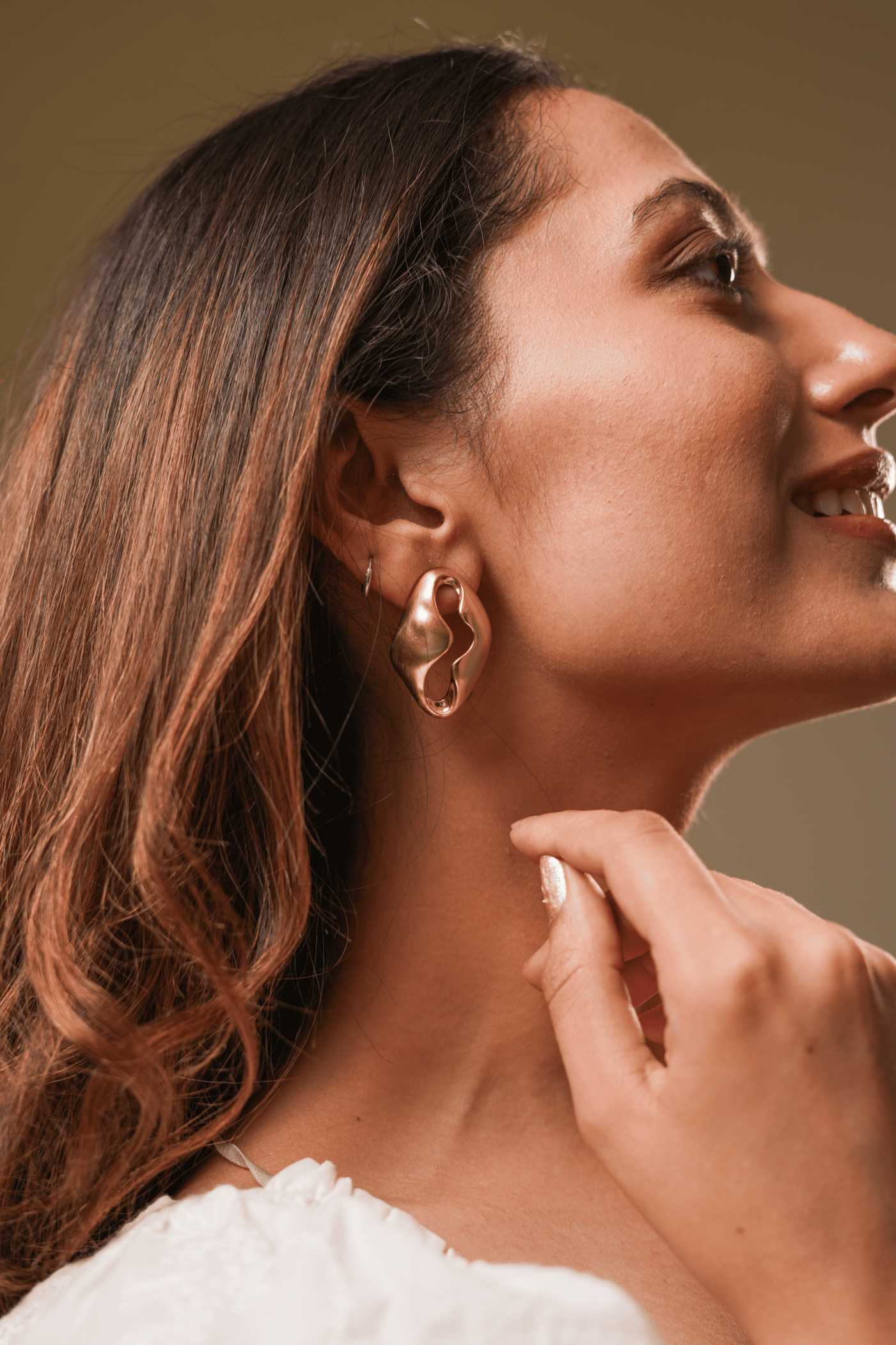 Gold-Plated Abstract Hollow Stud Earrings with Organic Curved Silhouette and Polished Finish for Contemporary Minimalist Elegance