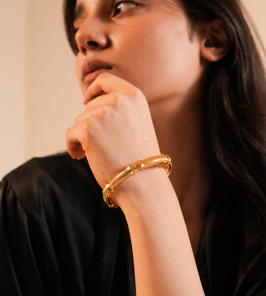 Elysia Textured Statement Bangle