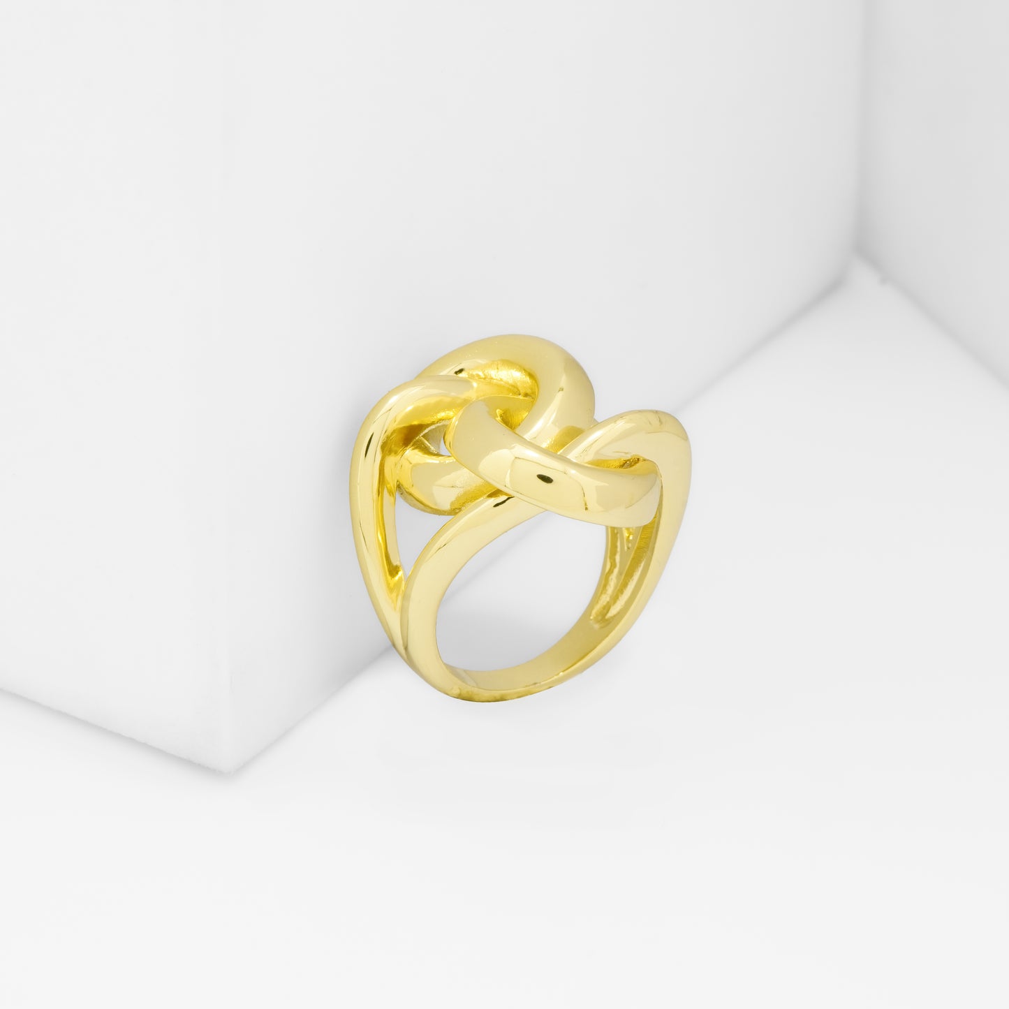 The Interlocking Knot Ring