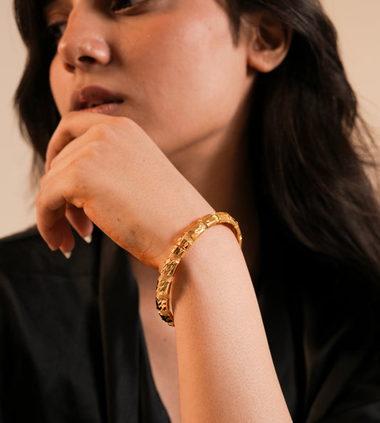 Kiara Textured Chunky Kada